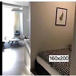 Happy Plentiful Old Town Studio, Self Check-in, Ac, Parking In The Underground Garage 아파트
